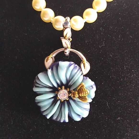Margaret Thurman's Echo of the Dreamer Floral Enhancer Pendant - Picture 4 of 9